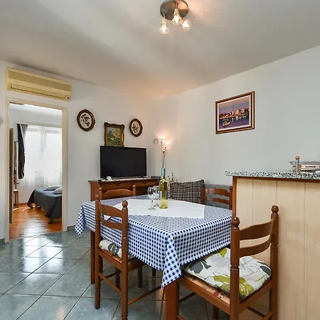 Mauro 2360 Apartman *